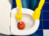 Bồn cầu nổi bong bóng cần phải làm gì?