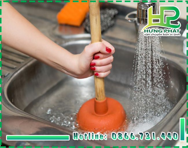 C&aacute;ch xử l&yacute; bồn rửa ch&eacute;n kh&ocirc;ng r&uacute;t nước