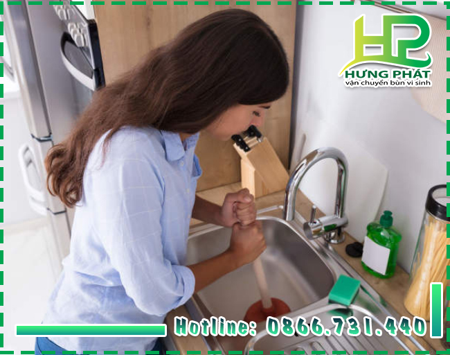 Ảnh hưởng m&agrave; bồn rửa ch&eacute;n kh&ocirc;ng r&uacute;t nước g&acirc;y ra