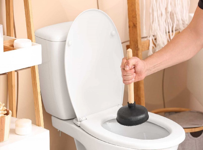 Những nguyên nhân làm cho nước không bơm vào két nước bồn cầu