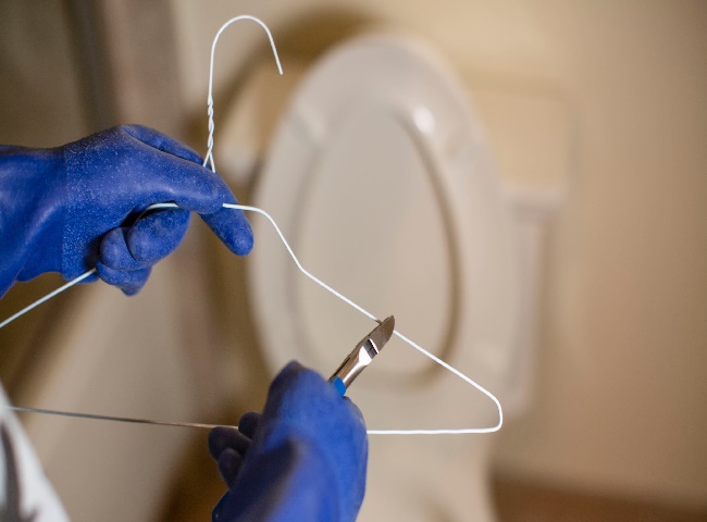 Cách két nước bồn cầu bị nứt hiệu quả